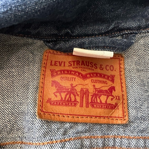 Levi Strauss Women’s Jean Jacket Size M - Picture 4 of 4